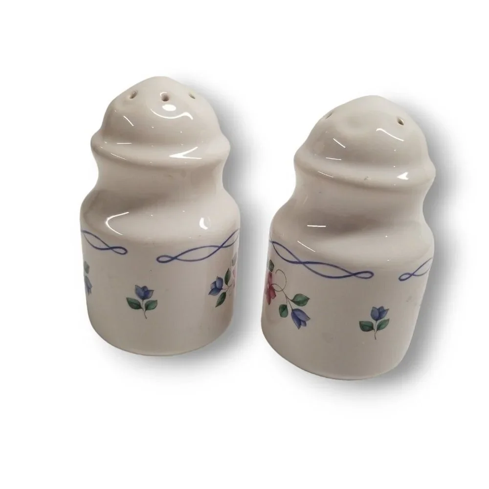 Pfaltzgraff Bonnie Brae Stoneware Salt Pepper Shakers Blue Pink Flowers USA S&P